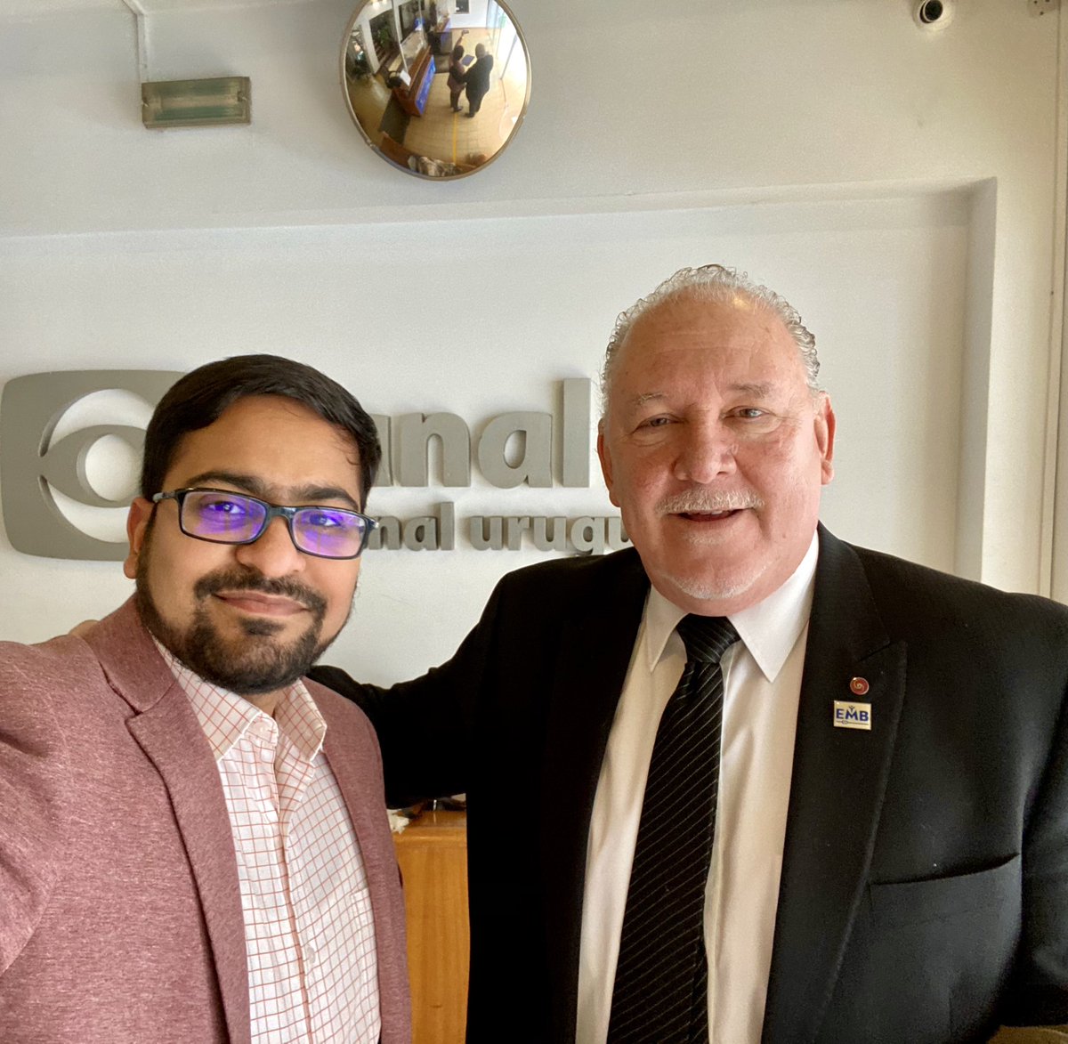 En 20’ con <a href="/TritonArelei/">Ricardo Armentano</a> estaremos en vivo en el <a href="/canal10uruguay/">Canal 10</a> en el programa <a href="/lamananaencasa/">LA MAÑANA EN CASA</a> con <a href="/minesobaldia/">María Inés Obaldía</a> 😊

Gracias <a href="/carlexrivas24/">Carla Rivas</a> por la invitación