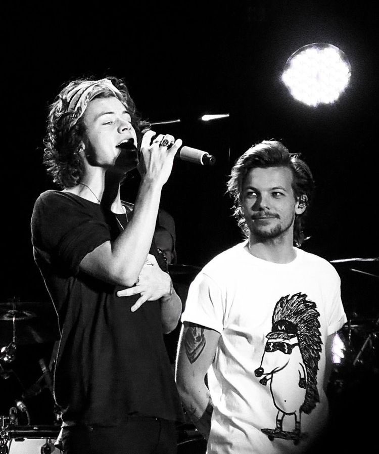 "L'arry stylinson" as "18" by one direction~ a thread I suggest you play the song for a better experience