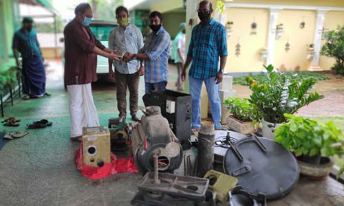 2. One of the projectors used by Joseph was exhibited for a long time at  #Sapna in Thrissur, a theatre founded by his family. It was finally handed over to the Kerala State Chalachitra Academy in 2020. Sapna, incidentally, took life as Rama Varma theatre in the 1930s.