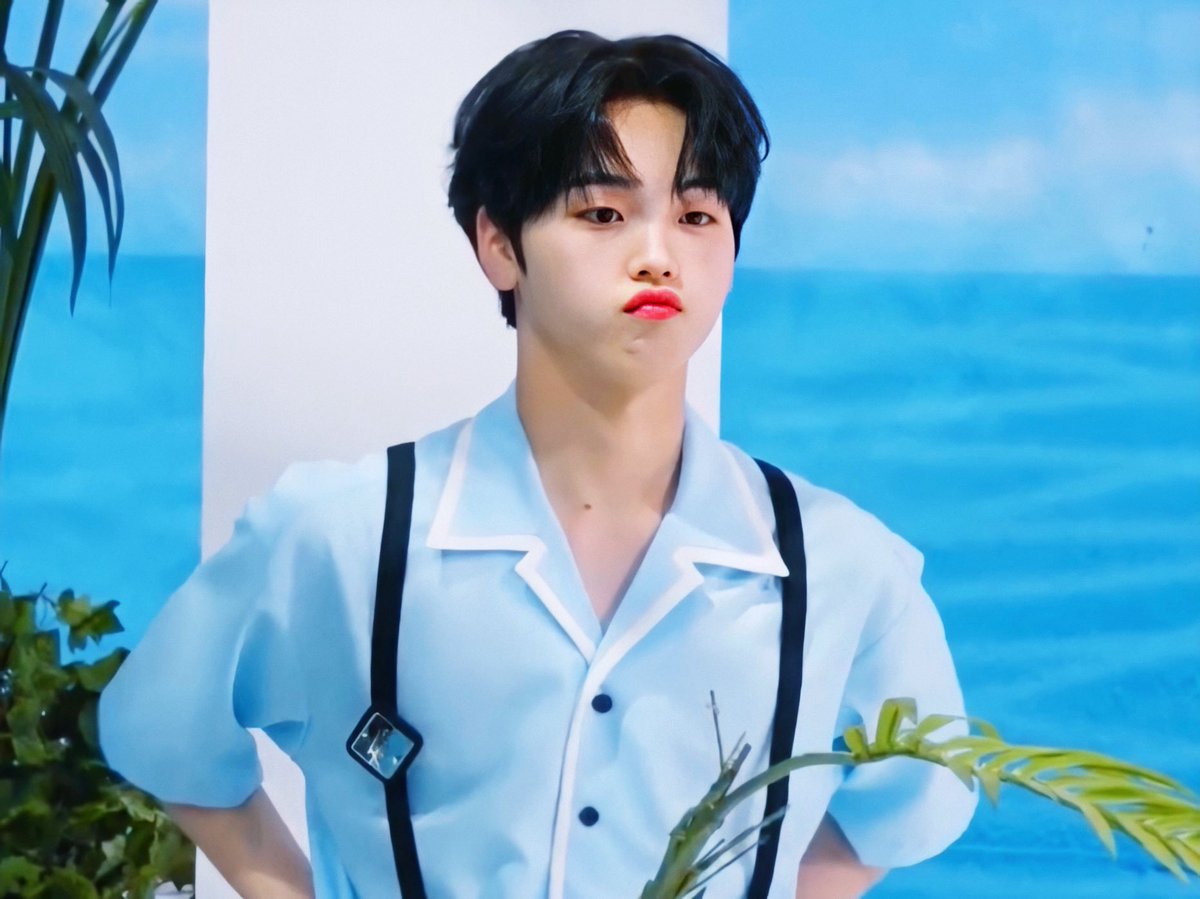 boygroupmemory's tweet photo. 273. 멜빵입고나와서 귀엽다 하니까 귀엽다하지말라고 삐진 댕댕이 연하 썸남 https://t.co/rlszoba2UD