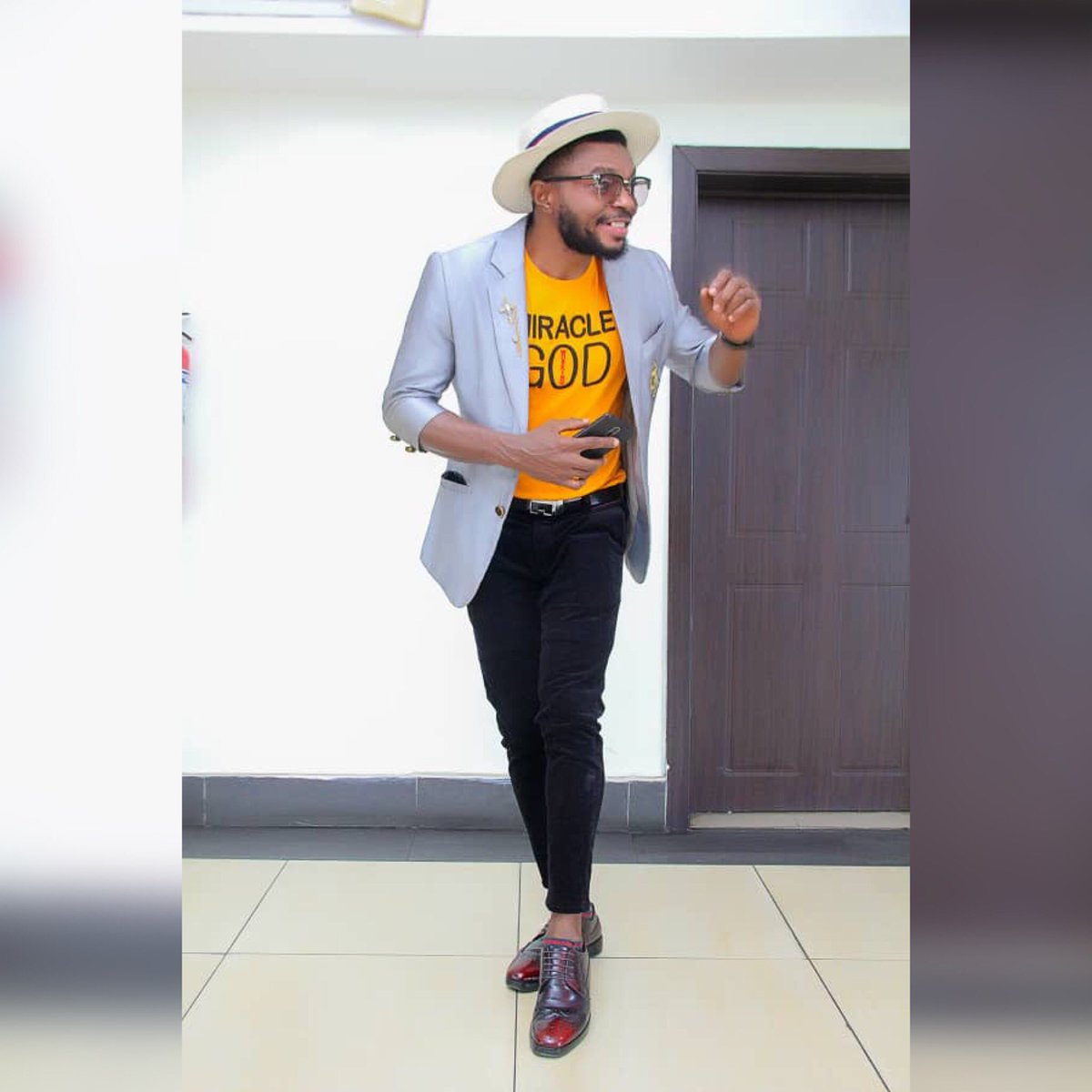 christodoings's tweet photo. Yellooo Monday! Nothing regular about style
@_luxuryfashionistas
#fashionlife #classicstyles #chrismariocode #chrismarioipeh #stylelife #fashiondoings #lagosmodel #vibesmood #happyman #obuduboy #stylelife #lifestyle https://t.co/KaxMdWmG1B