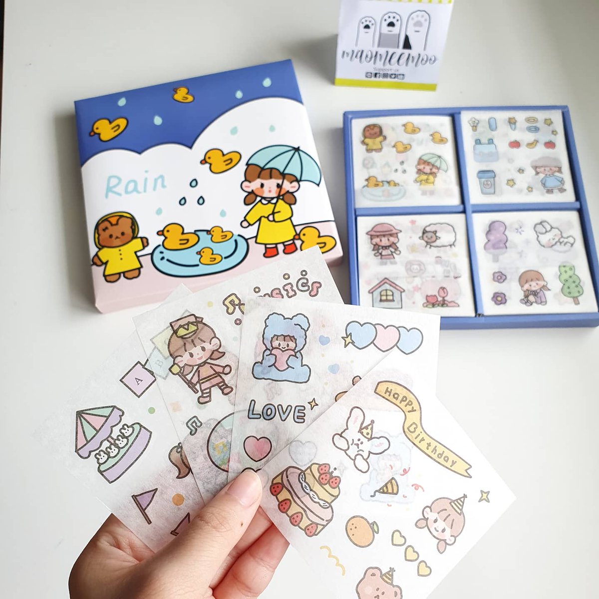 maomeemoo1's tweet photo. New Collection 💛💛💛

🌈พร้อมส่ง
สติ้กเกอร์กล่อง 100แผ่น 150฿💕
ลายไม่ซ้ำ ไดคัทแล้ว

เช็คเครดิต/เข้ากลุ่มดูของเพลินๆ ⤵️
https://t.co/pLiPbFP3rs

#สติ๊กเกอร์ติดเคส #สติ๊กเกอร์ไดคัท #สติ๊กเกอร์ตกแต่��� #สติ๊กเกอร์น่ารัก #เครื่องเขียนน่ารักๆ #เครื่องเขียนราคาถูก #เครื่องเขียนนำเข้า https://t.co/N7kRJoi1pv