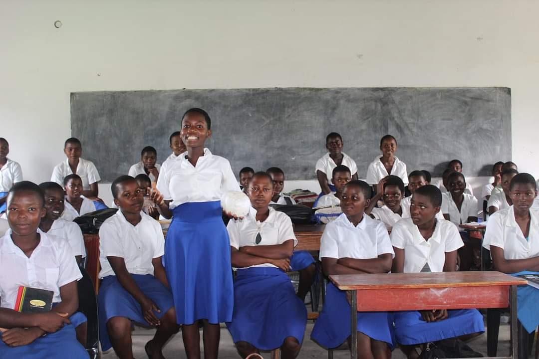genetmalawi's tweet photo. We are thrilled to be awarded a 2 year grant from Women Strong International! #She-DreamsProject -
-Lusungu sharing her dream to the club members-.
#SheDreamClub #safespace #GirlsClubs #GirlswithVision @womenstrongintl https://t.co/3HyUYIIO0f