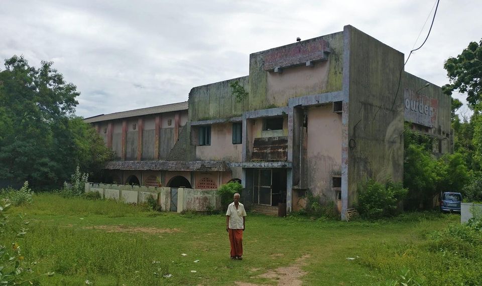 6.  #Palakkad’s first theatre Gowder came up in 1925 thanks to a businessman named Thirumalai who named it after his Mandya clan. Gowder has screened the first Malayalam talkie ‘Balan’ and even played host to events featuring names such as  #LKAdvani.