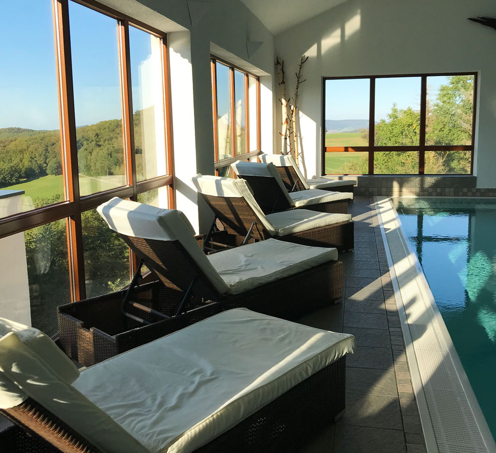 Yoga-Urlaub in der Rhön, mit Erholung, Wellness im Berghotel und einem Weitblick auf die Natur im Mittelgebirge.

>>> meineyogareise.de/yogareisen/30-…

#Entspannung #YogaRetreat #Auszeit #YogaLiebe #YogaReise #YogaUrlaub #Yoga #Urlaub #VinyasaYoga #YinYoga #Meditation #Wandern #Hessen