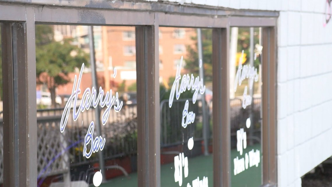 Check out my story about how local Syracuse bar <a href="/HarrysSyracuse/">Harry's Bar</a> is handling business during COVID-19. nccnews.newhouse.syr.edu/a-local-su-bar… #COVID19 #Syracuse #bdj4643 #nccnews