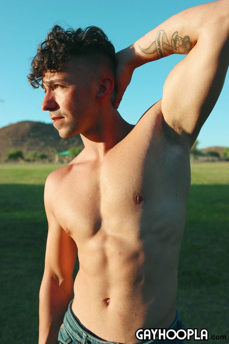 1 pic. Meet our new guy!

This smooth talker from the Bronx is someone you wanna make boyfriend material
