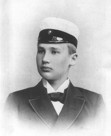 1/ Ivar Kreuger was born in 1880 in Kalmar, Sweden to a wealthy family of industrialists.In his youth, he showed prodigious intelligence, entering the Royal Institute of Technology at age 16 and completing a dual master's degree in mechanical and civil engineering by age 20.