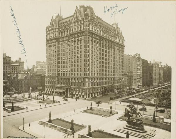 2/ Upon graduation, rather than working for his father's business, Ivar set sail for New York.Working as an engineer, he was involved in building several landmarks such as The Plaza Hotel.In 1908, he returned to Sweden, ready to take the business world by storm.