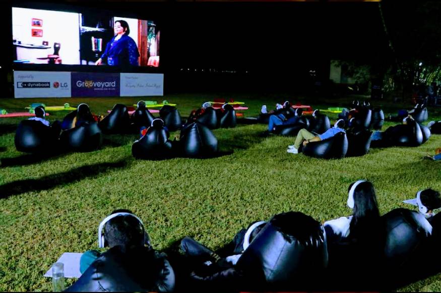 22. Kerala’s first drive-in theatre came up for a day on  #ValentinesDay in 2020 at the Sacred Heart College ground in Kochi. The theatre screened  #DDLJ and  #Titanic, keeping the occasion in mind. #Kochi  #Malayalamcinema