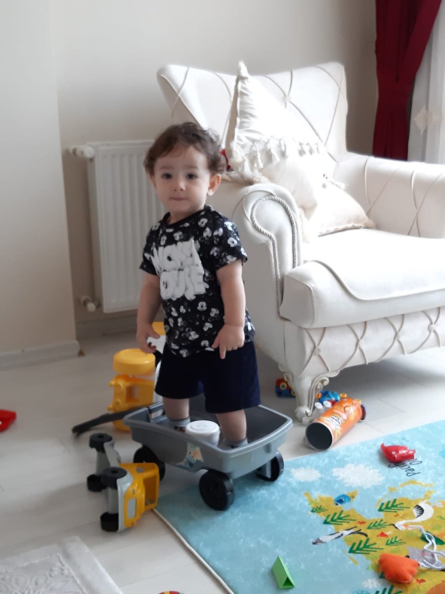 x: seninki geliyor doğal davran
ben: