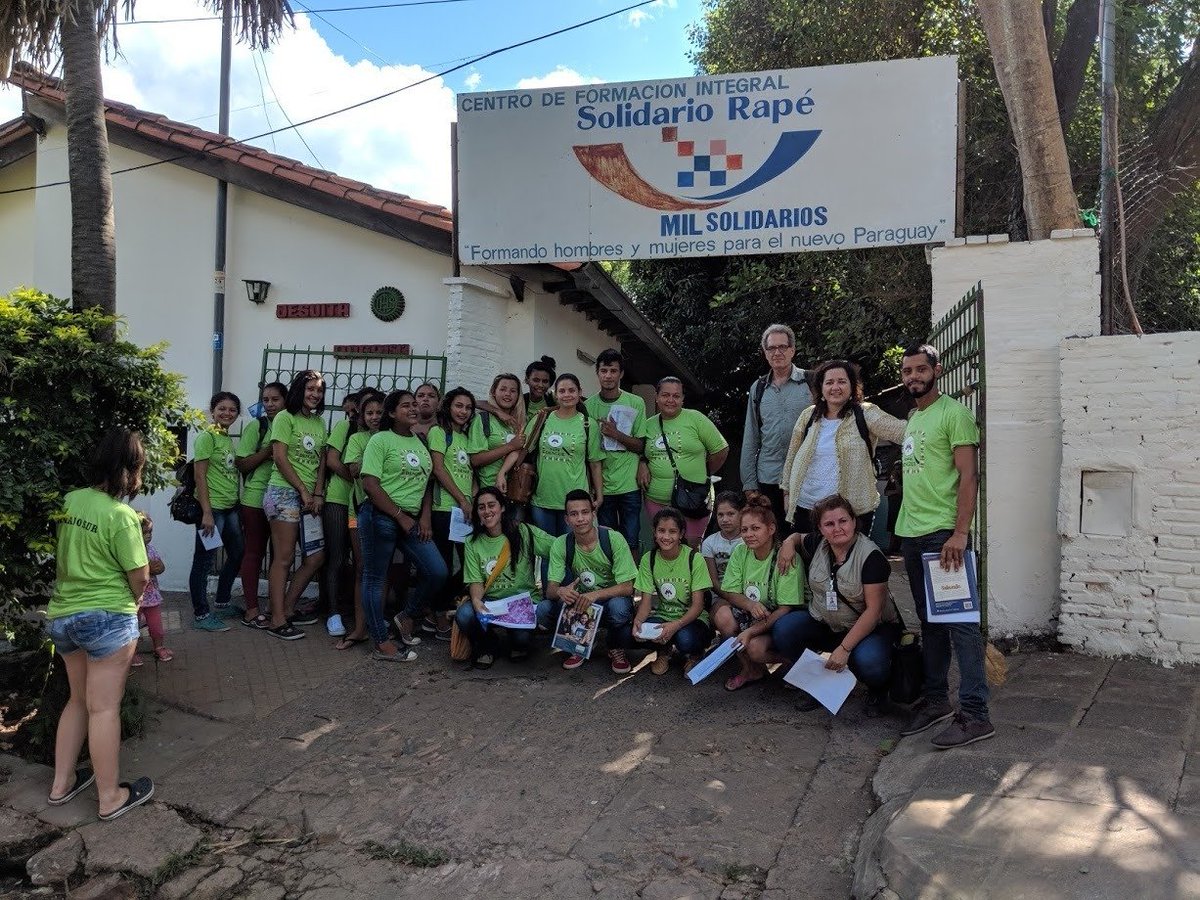 TopaDengue's tweet photo. Para los adolescentes, el aprendizaje TIC, sentirse bienvenidos e invitados a recorrer las casas de sus vecinos, sumado a las habilidades de motivación de los facilitadores comunitarios (que fueron actores claves), son los factores principales de su interés en seguir participando https://t.co/QHFc4qlvPt