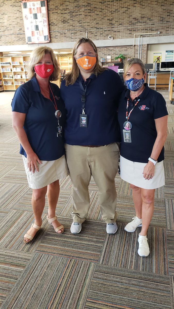 KatyeJClemmons's tweet photo. 2020 SGA and SDHS Spirit Week!
Twin Day!!! 
@sdmsptsa @SDMKeePrincipal https://t.co/d6pA1yTEd8