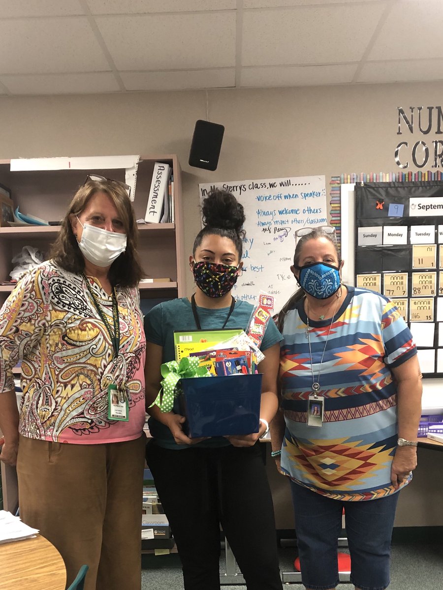 Presenting a new teacher basket from Delta Kappa Gama to Mrs. Sterry at BBE with Mrs. Palmer. #thehumblelibrarian #elmerpride <a href="/HumbleISD_BBE/">Bear Branch Elem</a> #bethelight