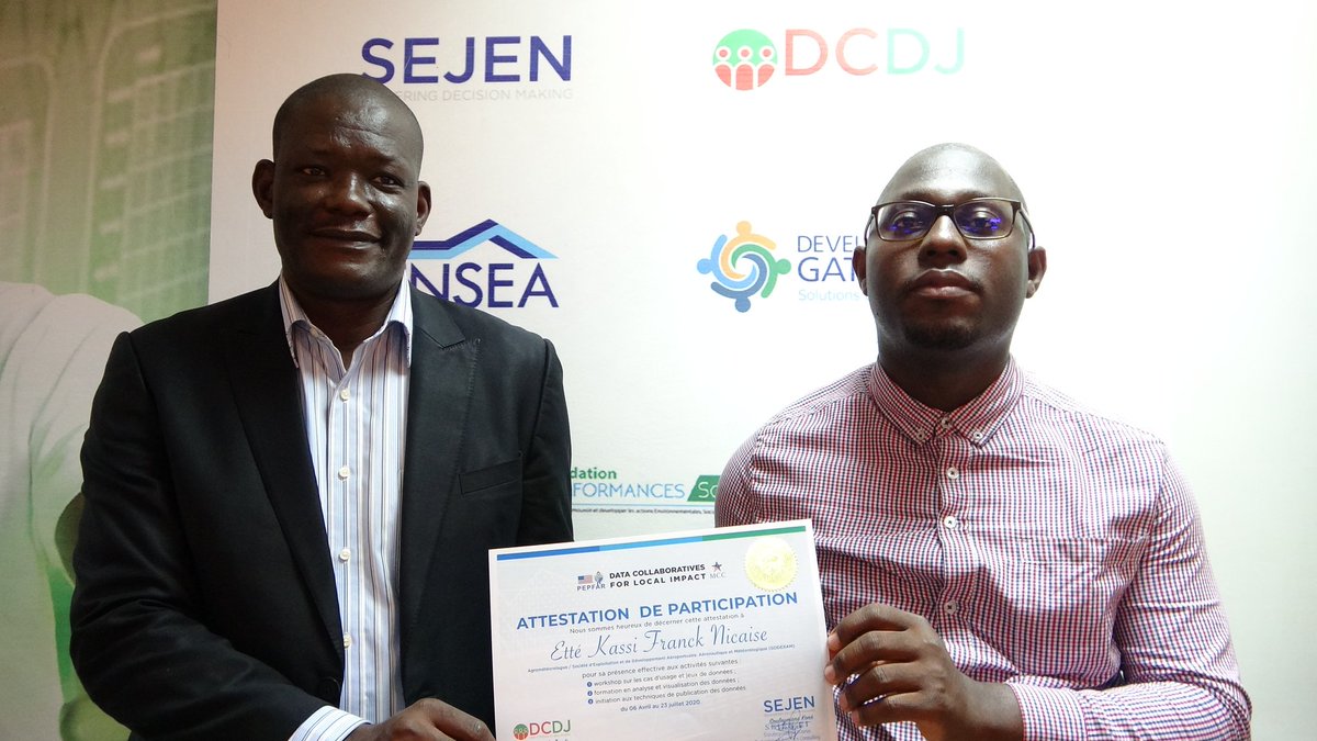Remise d'attestations de participation sur le projet Ecosystem Building. Félicitations aux participants de <a href="/sodexam/">SODEXAM</a>