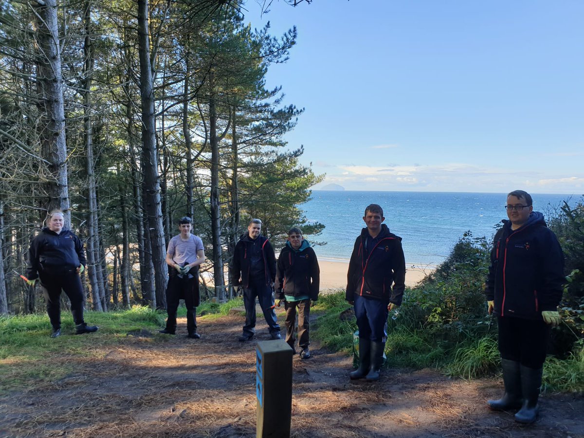 projsearchsayr's tweet photo. A couple from last week enjoying the weather @AyrshireColl @girvanyouthtrst @CulzeanOfficial https://t.co/YNqsJcnckM