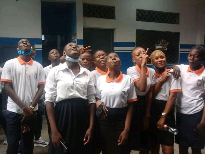 BambaDieumerci's tweet photo. Ce qui est bizarre en #RDC, les vieux ne reconnaissent pas les capacités des petits, tout le monde pense que aujourd'hui les diplômés ne méritent pas leurs réussites. https://t.co/Z7p6SVDiUm