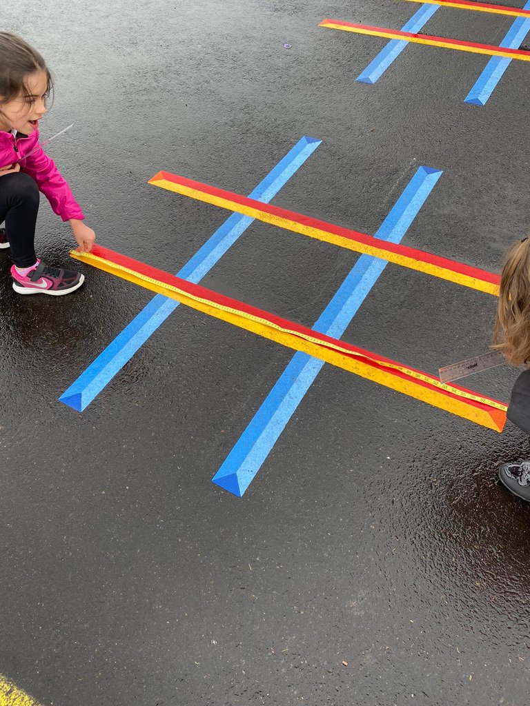 MoorfootPr's tweet photo. Measuring Monday! Today we had a whole school focus on measuring with lots of outdoor challenges- measuring in PE, finding & measuring outdoor angles, time & duration, following recipes-plus using different methods & resources for measurement.๐#MathsWeekScotland
#MeasuringMonday https://t.co/0mZ3F08BDS