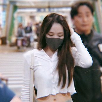 and let's talk about her airport looks..