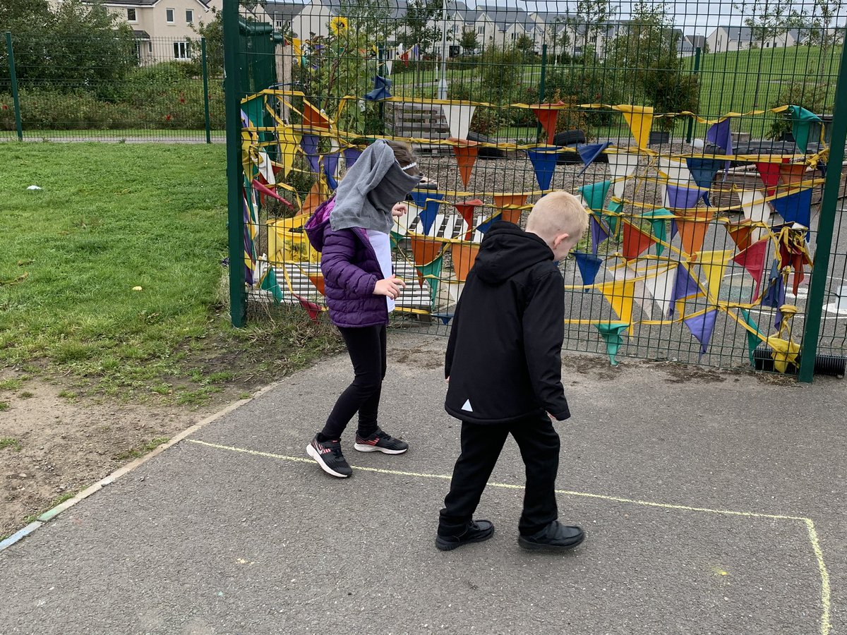 BurnbraeP1's tweet photo. P2B have been practising giving and following directions using ‘turn left’ and ‘turn right’. #mathsweekscotland https://t.co/1lmIIi3mcT
