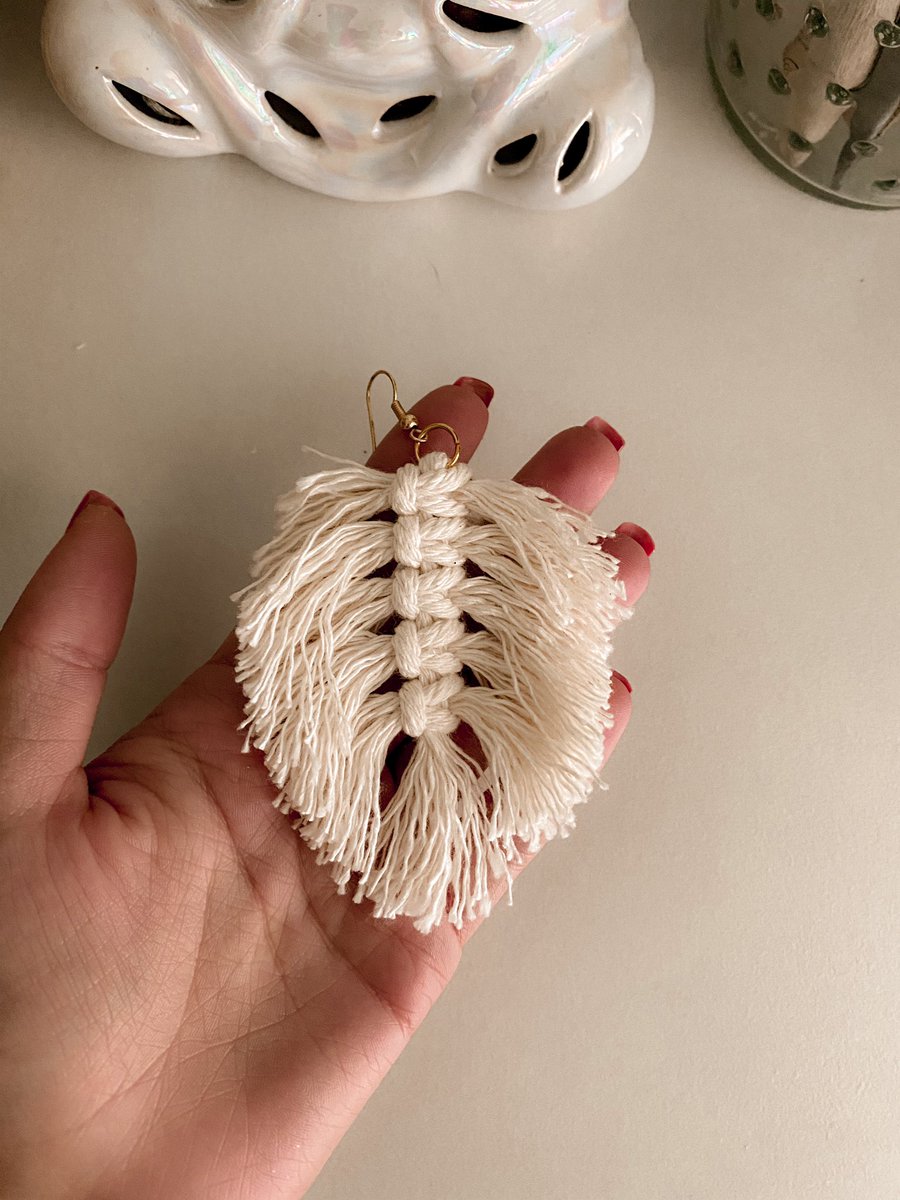 zoiemarieg's tweet photo. Hey Twitter!! If you can get my shop to 1.2k followers on Instagram by the end of the day I’ll hold a giveaway!!! Ig: @ theoctobershoppe ! (Here are a few of my creations from this summer!) https://t.co/Ygtj1Csq18