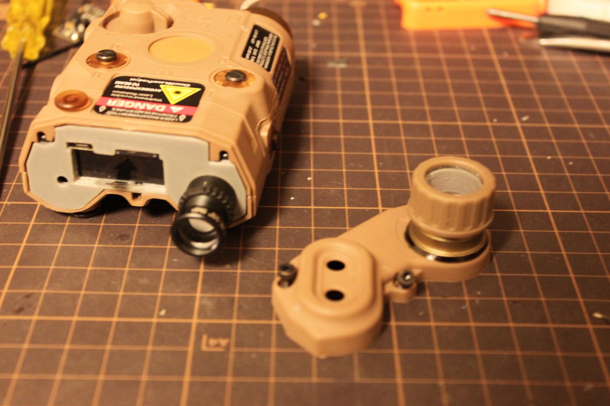 kfz222tw's tweet photo. 中身の内部配置と構造。パーツは3DプリンタにてABSで作成したもの。スペース的にはほぼジャストかな?
自己満足ながら、ガンカメラ作りは楽しい。
#PEQ-15
#Runcam2 4K https://t.co/zkBj8zr8CA