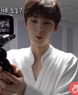 사소한 장점을 지나치지 않고 표현한다.. 매일매일 첫눈에 반하는거 죤나 눈꼴셔요 .. 얘네 그냥 일상이 찬사임 머 너무 멋있고 너무 잘했고 너무 잘생겼고 귀엽고 예쁘고 어쩌고 저쩌고