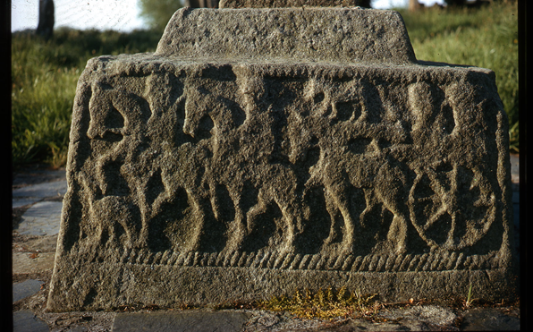 7b. in the LIA, but as I say, that's another peer review couplet coming! Anywa, the early medieval certainly has wheeled vehicles, and no doubt some meant to go fast, and impress, and others to plod on peacably! We know this from the carvings on HIgh Crosses (Ahenny,Tipp,