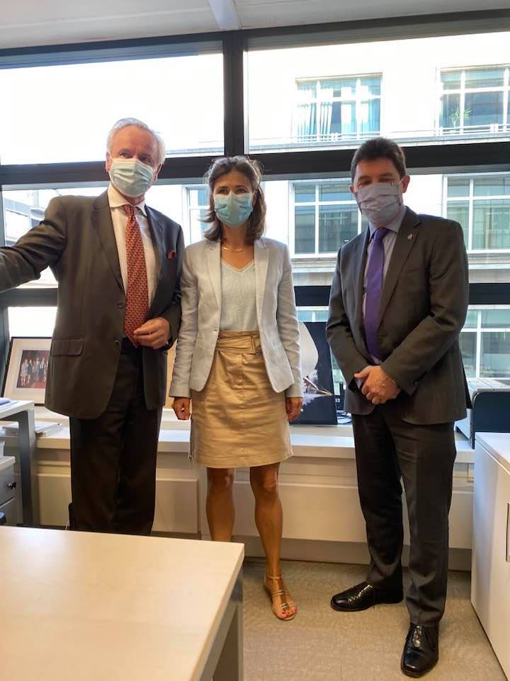 OlivierCadic's tweet photo. #Belgique Visite des nouveaux locaux de la @CCI_FB en compagnie de François Pernot, président et d’Anne-Christine Genouville, directrice et rencontre avec l’équipe qui anime les nombreuses initiatives de la #CCIFB > https://t.co/VS2rc2rSbh https://t.co/xsBOFL1kEJ