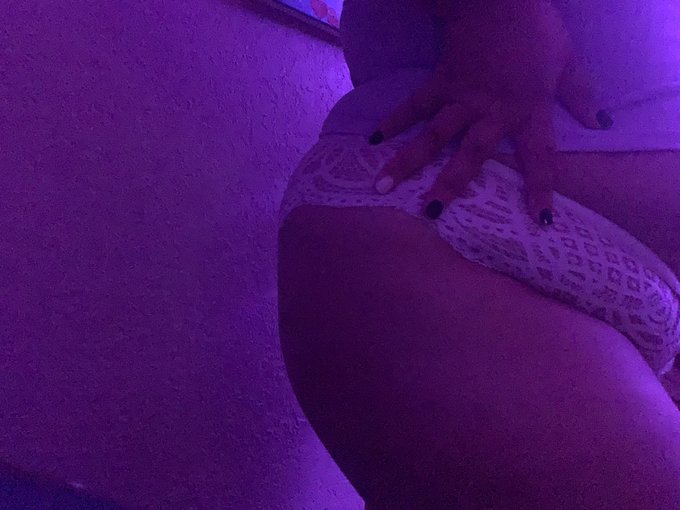 Good morning my little horny babies. Just posted a video for sale at $3 of me taking a shower 🚿 🧼 😘😘  Check<a href="/tag/nsfw"class="tags"><span>#nsfw</span></a><a href="/tag/feetcontent"class="tags"><span>#feetcontent</span></a><a href="/tag/feetfinder"class="tags"><span>#feetfinder</span></a>