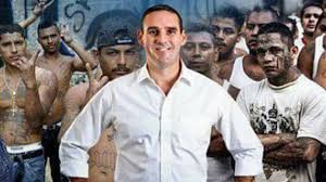 Prensa_stamss's tweet photo. Alcalde de #SanSalvador #Neto Muyshondt financia armas para delincuentes, se filtro un audio de un trabajador de la Alcaldía de
@alcaldia_ss
en donde garantiza armas para peligrosos delincuentes
#NetoElPalabrero #NetoLadron #Neto #NetoPalabrero #Neto #NetoLadron https://t.co/qgmxqQBf64