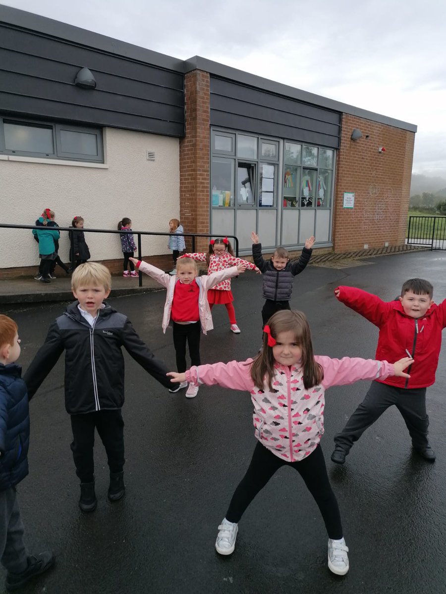 MoorfootPr's tweet photo. Measuring Monday! Today we had a whole school focus on measuring with lots of outdoor challenges- measuring in PE, finding & measuring outdoor angles, time & duration, following recipes plus using different methods & resources for measurement.๐#MathsWeekScotland
#MeasuringMonday https://t.co/K2MUWrzX1A