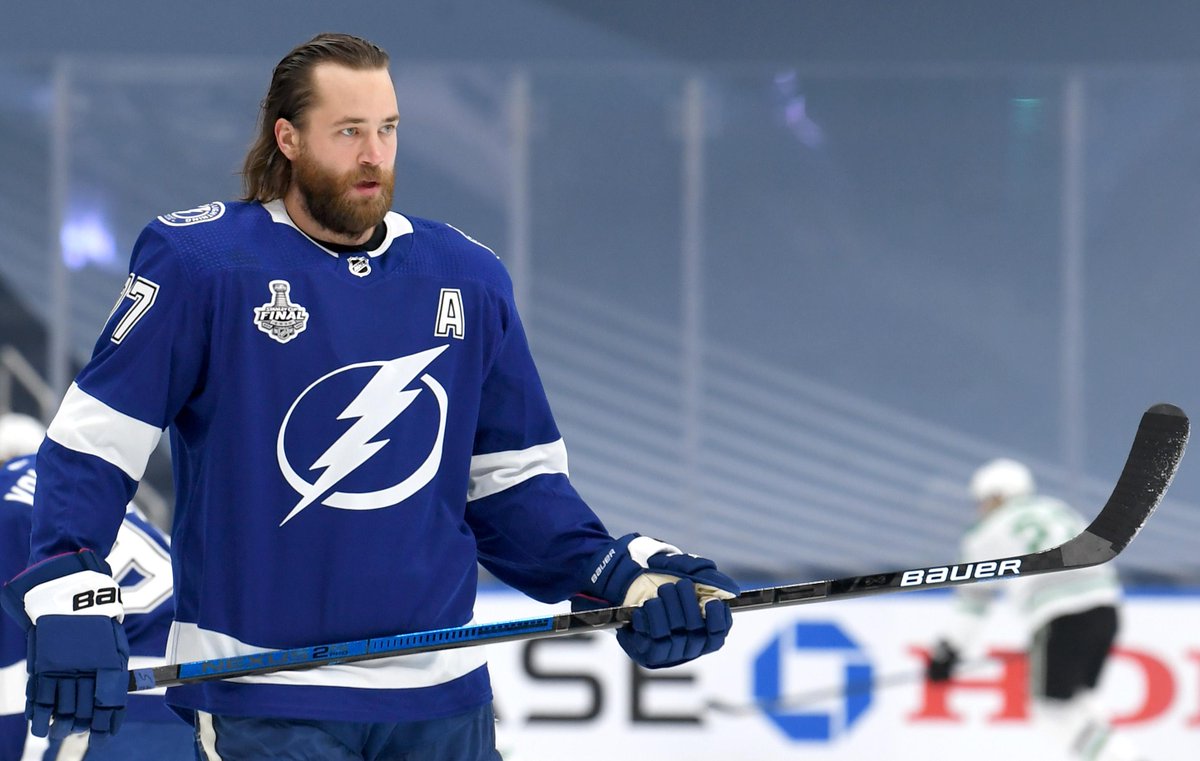 Tio mål har det blivit i slutspelet så här långt för Victor Hedman - tänder han mållampan inatt igen? 🚨 Matchstart 02.00 på @ViaplayHockeySE. #StanleyCup https://t.co/UrFTURMJi4