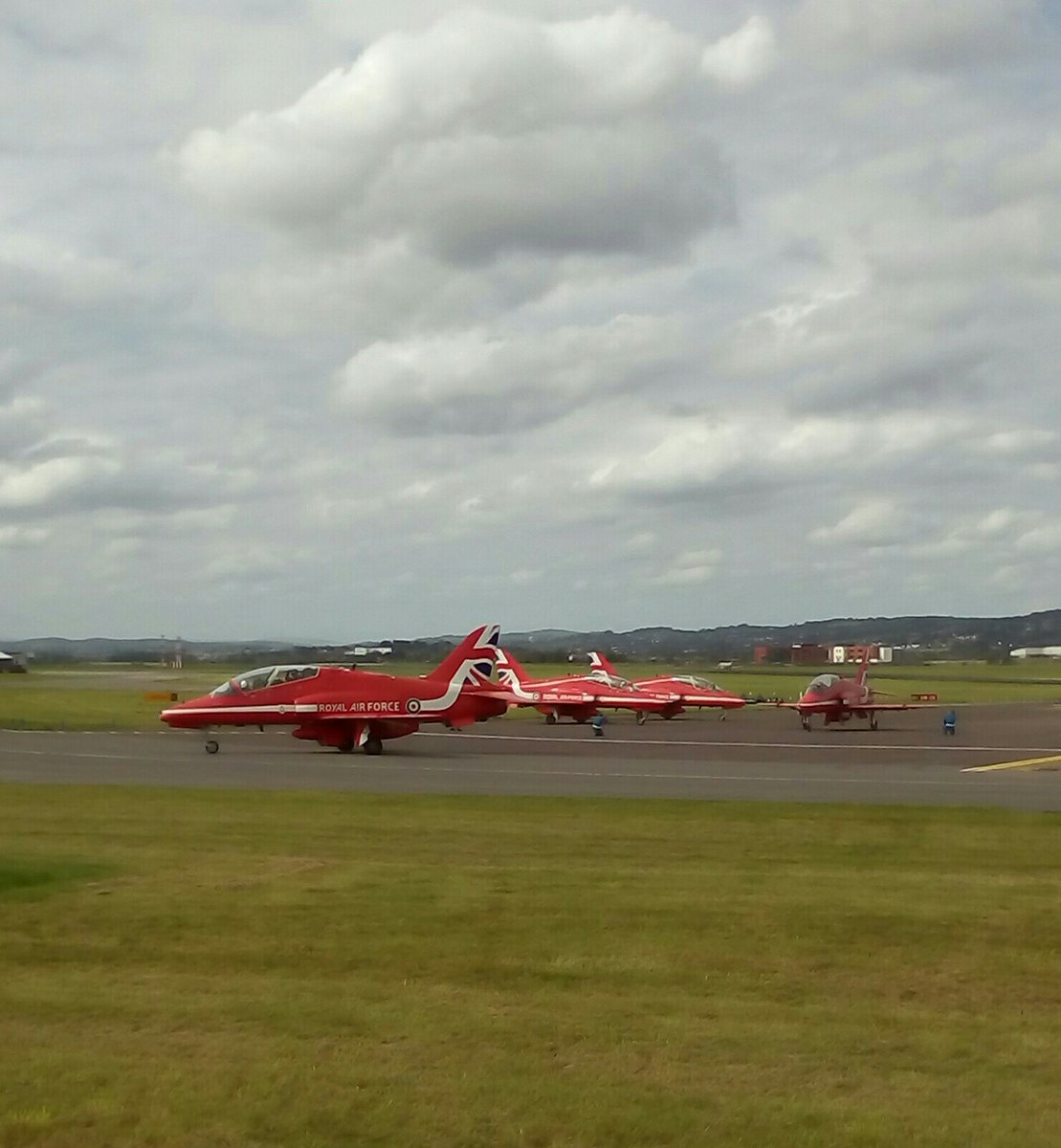 The #Redarrows at #exeterairport a couple weeks ago
departing for the #Guernsey #airshow The blues' neeling down doing there safety checks for the jet's on way out. https://t.co/XsehH5HxS3