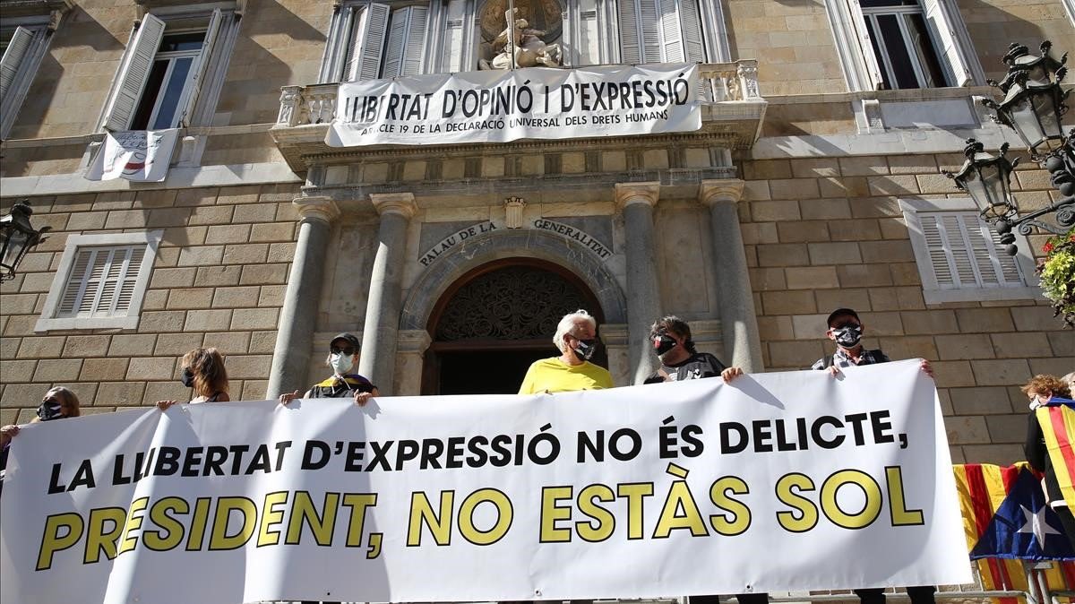 CDRSantpedor's tweet photo. Que tothom faci el què pugui! Ajuntament Santpedor, Manresa, Bcn o a on es trobi a les 19h! Però sortim!! A mostrar la nostra indignació!!!😡no podran amb un poble combatiu i perseverant! ✊🏻#PresidentTorraSolidaritat https://t.co/9HKTUeAaOE