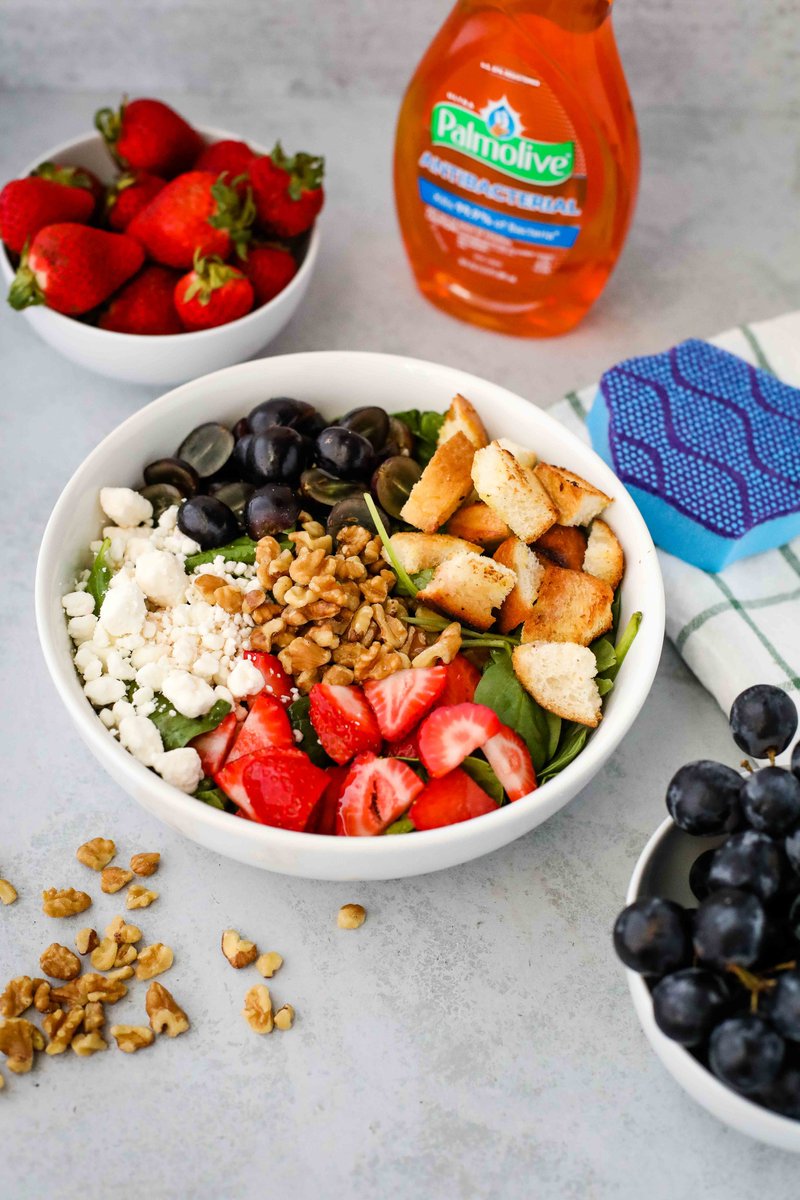 iheartveggies's tweet photo. #ad Need an easy lunch idea? Try this Strawberry Goat Cheese Salad! Walnuts, goat cheese & homemade croutons are a tasty combination! Plus, I'm sharing my favorite products that make clean up easy! https://t.co/DABxGnvIeF
#GreatTeamEasyClean #PalmolivePartner #3MPartner
@Walmart https://t.co/HEGwvhvGQs