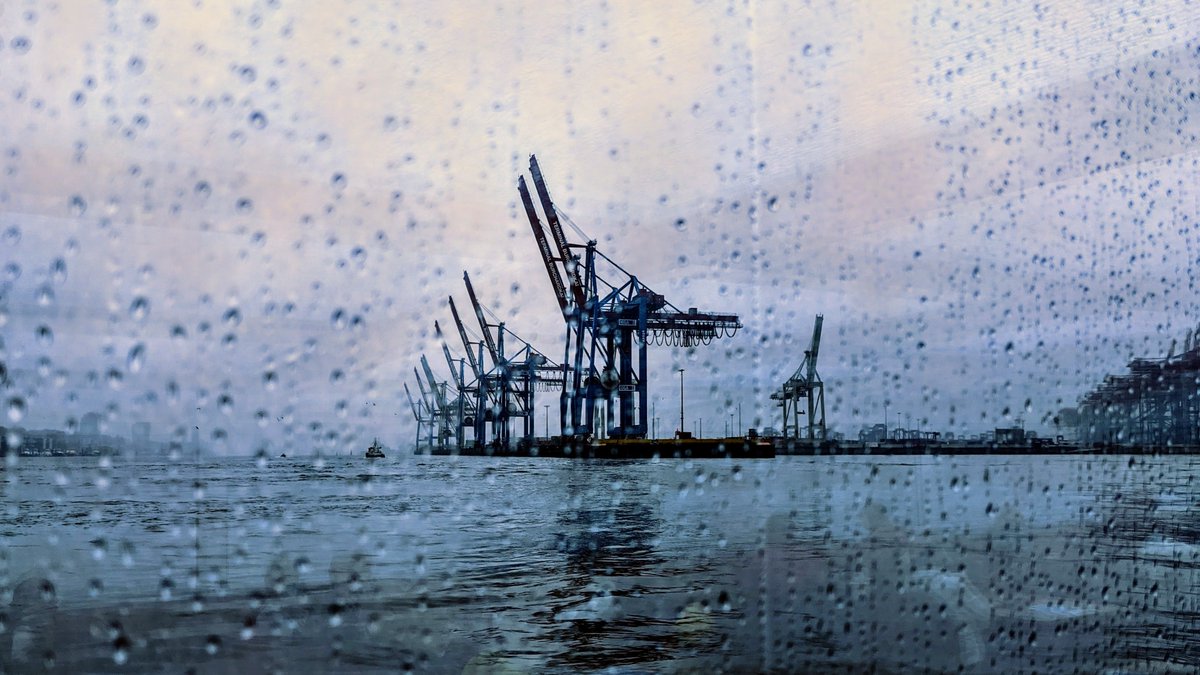 Hamburg weather is not always the best. But taking a harbor trip is always worth it!