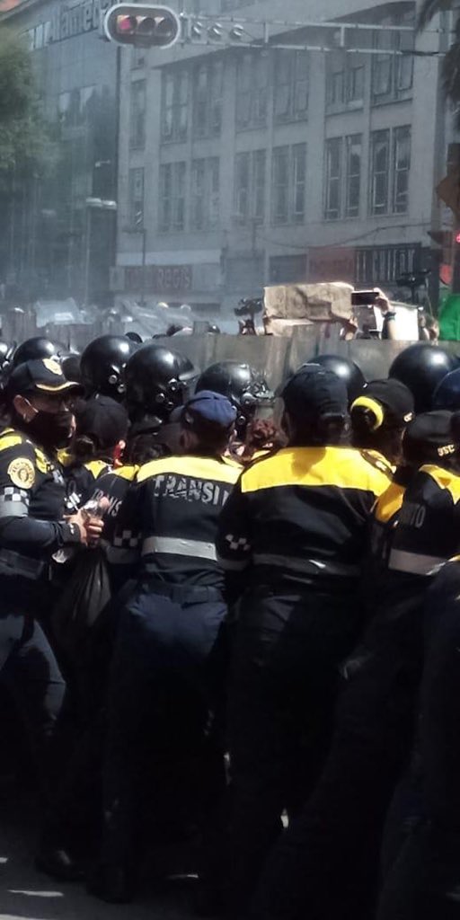 WRADIOMexico's tweet photo. REPORTE | Así se lleva la marcha por el Día Global a Favor del Aborto. Grupos feministas salieron del Monumento para dirigirse al Zócalo.
Vía: @sandovalvictor https://t.co/GigcH14Vhq https://t.co/IvTwQMY79W