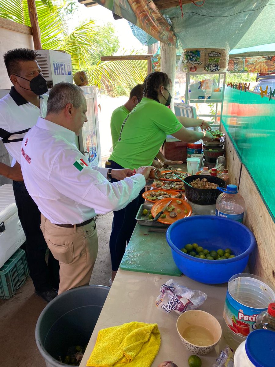 GVargasLanderos's tweet photo. Desde el bello Altata Navolato preparando un cevichito les envio un saludo. Aquí todo sabe mejor y a mis amigos pescadores mis respetos, son excelentes anfitriones, te hacen sentir en casa. #FaltaPocoTiempo #SinaloaNoSeRaja https://t.co/4D1HOmzlQ6
