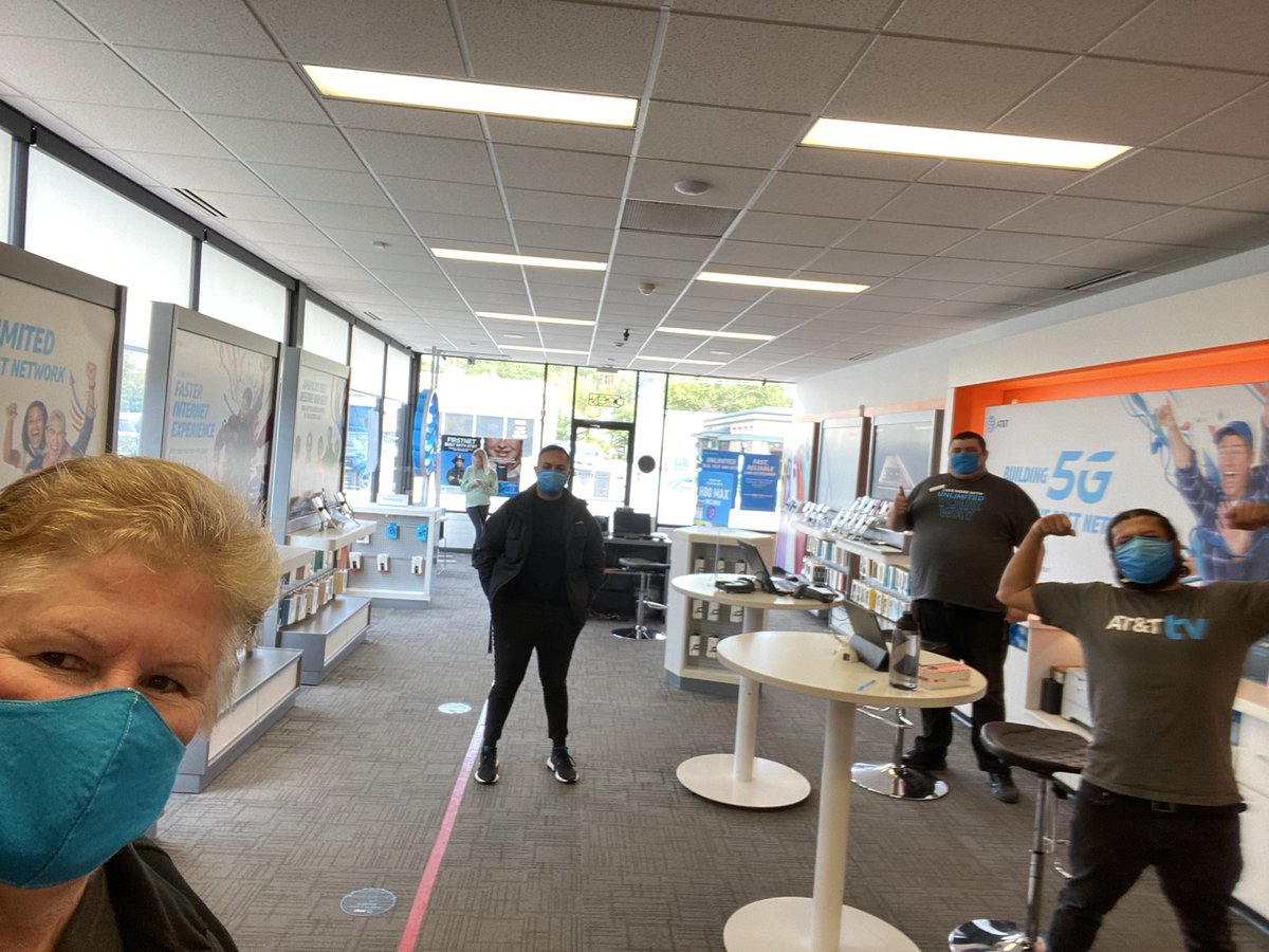 theprinciple77's tweet image. Had a fantastic visit at Mobile Tel Glen Ellyn!  Come by &amp;amp; meet the Team at 547 Roosevelt Rd &amp;amp; hear about the amazing promotions from AT&amp;amp;T! @TomMonahan10 @joe_boxer44 @MobileTel @nssecker @GreaterLakesMkt #WeareGLM
#LifeatATT
#POWERcentral 
#ATT_ARUnited