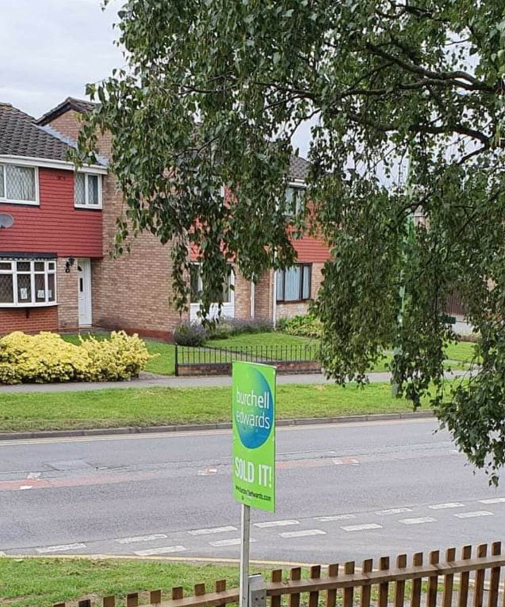 Despite Govt being given solutions <a href="/missmcollins/">Michelle Collins</a> there are over 3 million people who are suffering through no fault of their own because of <a href="/RishiSunak/">Rishi Sunak</a>.  Real people, real lives, ruined 😢