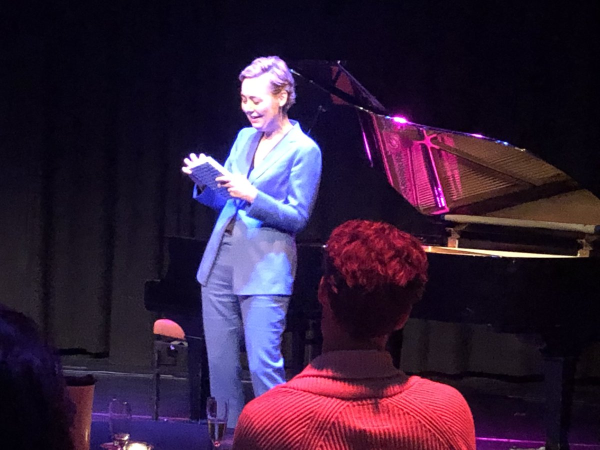Maayke77's tweet photo. En intussen was ik bij de #boekpresentatie van de multigetalenteerde, grappige en lieve @MargotvanSchayk. Die niet valt maar danst! Koop dat boek! #ikvalnietikdans https://t.co/GtVO9oEO7P