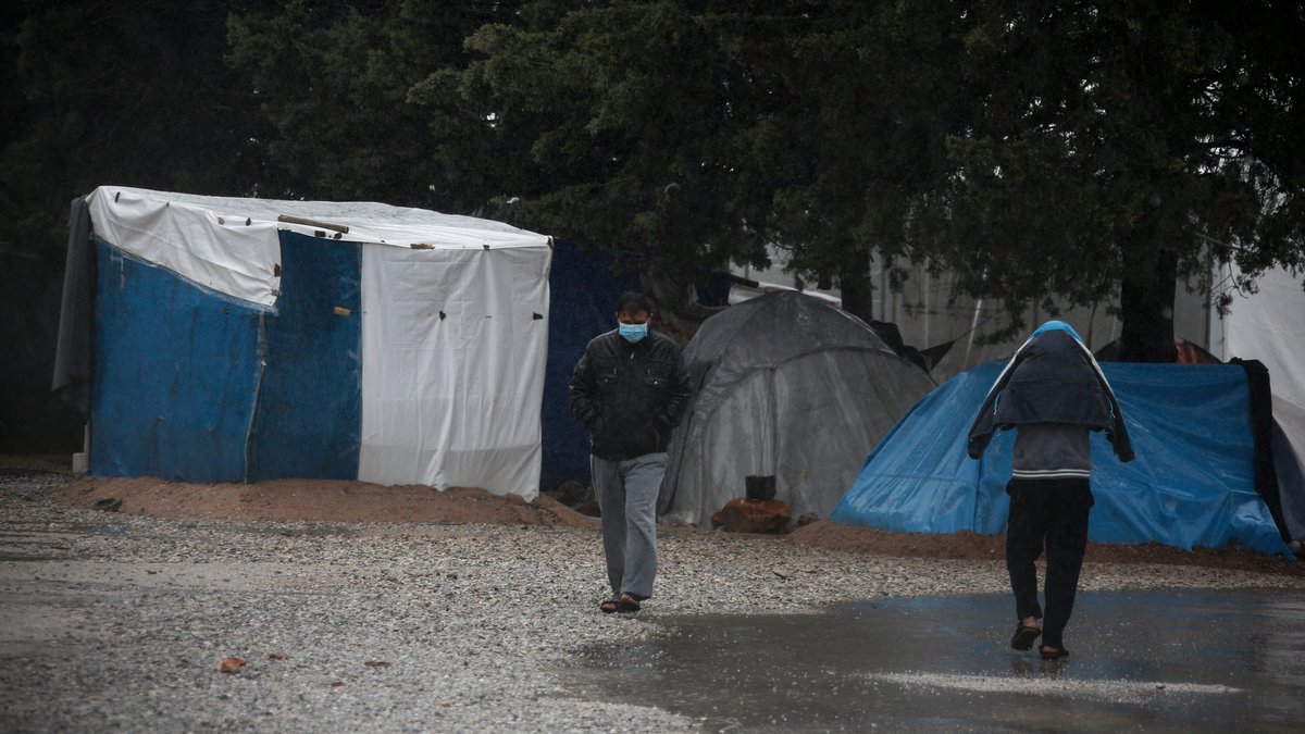 A 61-year-old Afghanistan refugee died of #COVID19 in Greece, the country’s first reported refugee death since the pandemic began.

He lived at the Malakasa migrant camp, where there had been a recent outbreak. At least 110,000 migrants live in crowded, temporary camps in Greece.