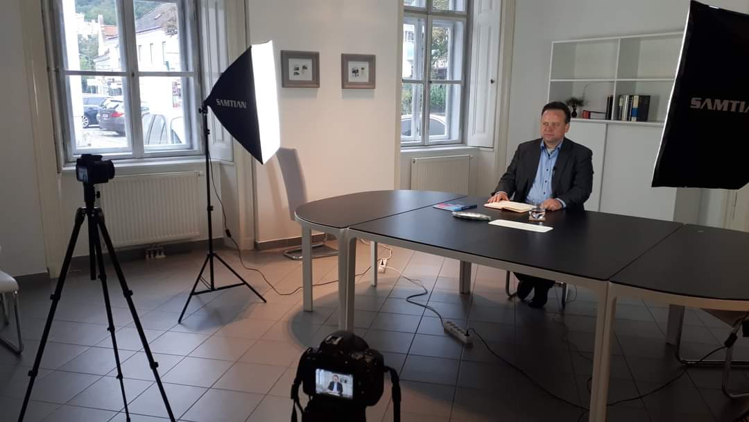 SocialFranDACH's tweet photo. #SocialFranchising im Rahmen des Zertifikatslehrgang der Franchise-Akademie der österreichischen Franchiseanwältin Dr. Nina Ollinger. Video-Dreh in Purkersdorf bei Wien. @Franchiseanwalt https://t.co/Rjrw6FJLzO