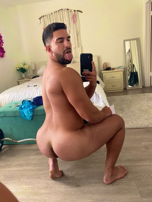 RT if I can smother your face with my ass 🤑🍑 https://t.co/pjkHpeNvRd