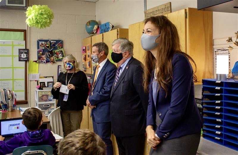 TNedu's tweet photo. .@SchwinnTeach visited @KnoxSchools &amp; @ACSchoolTN w/ 
@GovBillLee, @ltgovmcnally,&amp; Rep. Ragan to see how both school communities are providing support for educators &amp; students.We enjoyed seeing @SterchiElem &amp; @ACHSMAVS's innovative solutions to keep students in school &amp; learning. https://t.co/KiVDRxmXIu