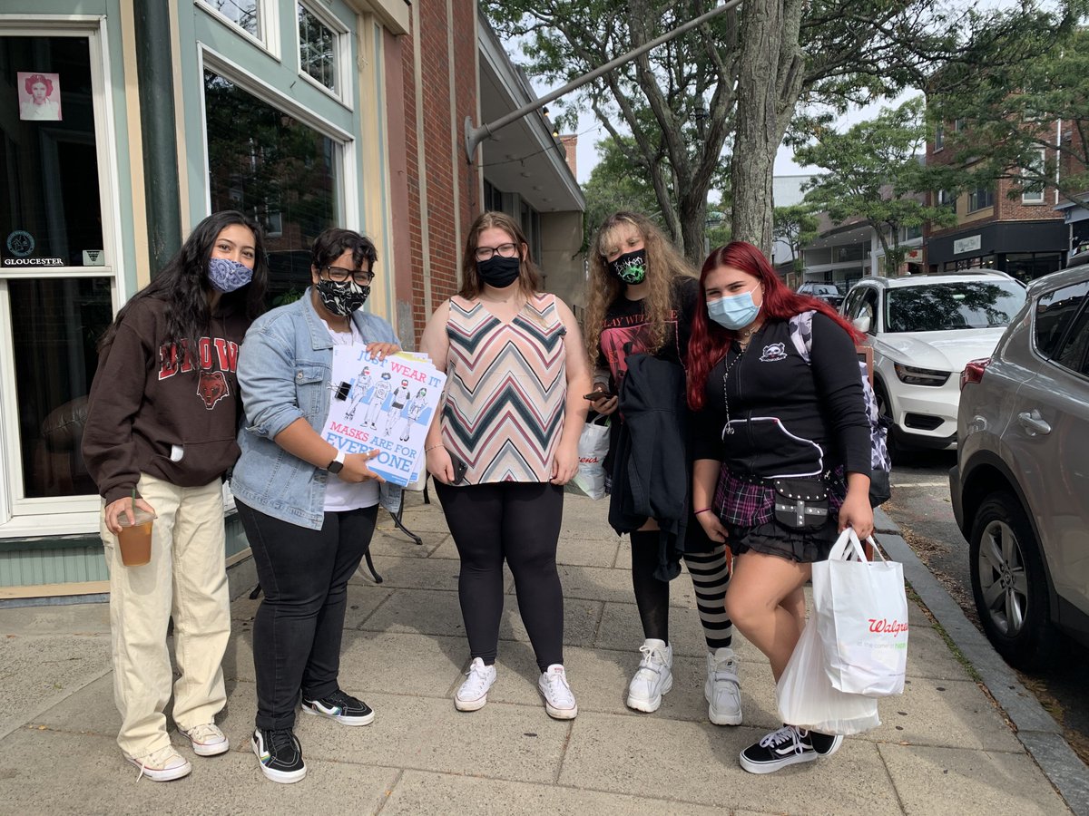 thomsoncomm's tweet photo. Looking for an upbeat story of teens doing great things in their community? Tune into the 7pm news on @WCVB tonight to learn about an innovative poster campaign created by teens in Gloucester to help reduce the spread of #COVID19. #5forGood @LisaThalhamer @mariastephanos https://t.co/oTAL4tGuhz