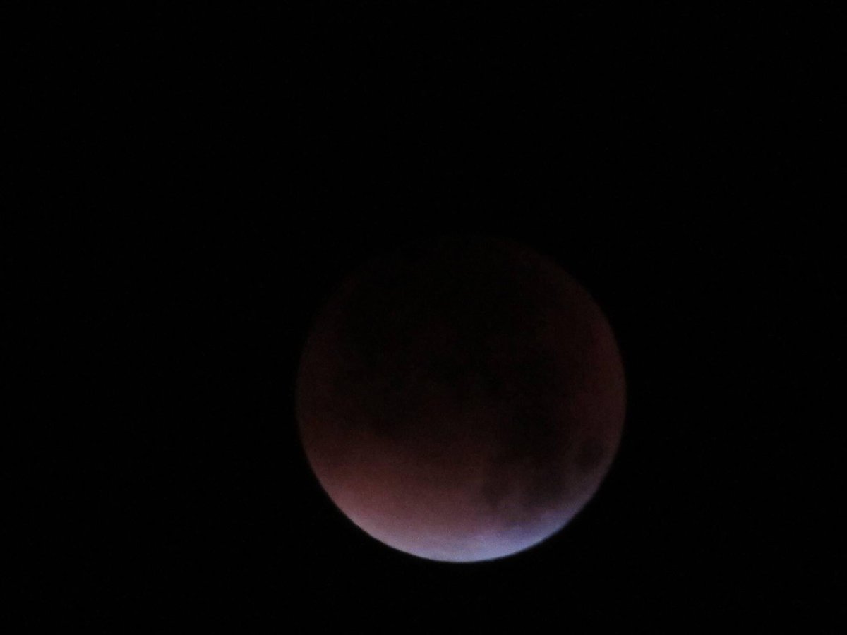 sarahjayne_80's tweet photo. 5 year ago lunar eclipse #moon #Eclipse https://t.co/BBteqNDCuh