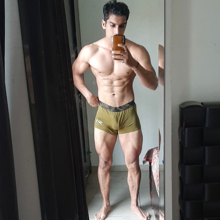 PAYALSa49841513's tweet photo. Retweet guy's hot body 😋😋😋 https://t.co/MBJOmCPFHn