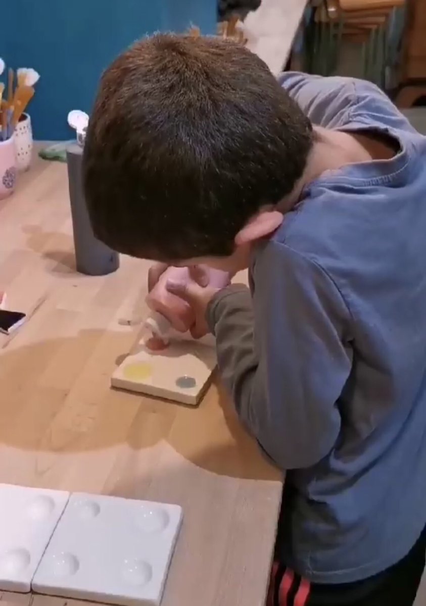 Ce week-end les #ninookids ont fait de la peinture sur céramique chez Biscuit, Atelier de Peinture sur Céramique #Autisme #solidarite #loveisthemessage